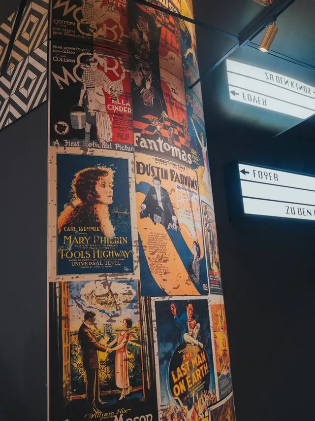 Anstoßen vor dem Film – Bar im Admiral Boutique Kino Nürnberg
